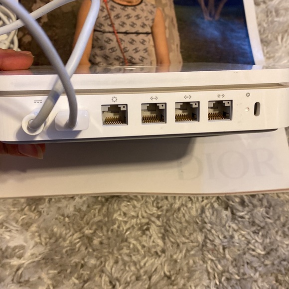 Apple Router AirPort Extreme Base Station Model A1143 - Picture 10 of 13